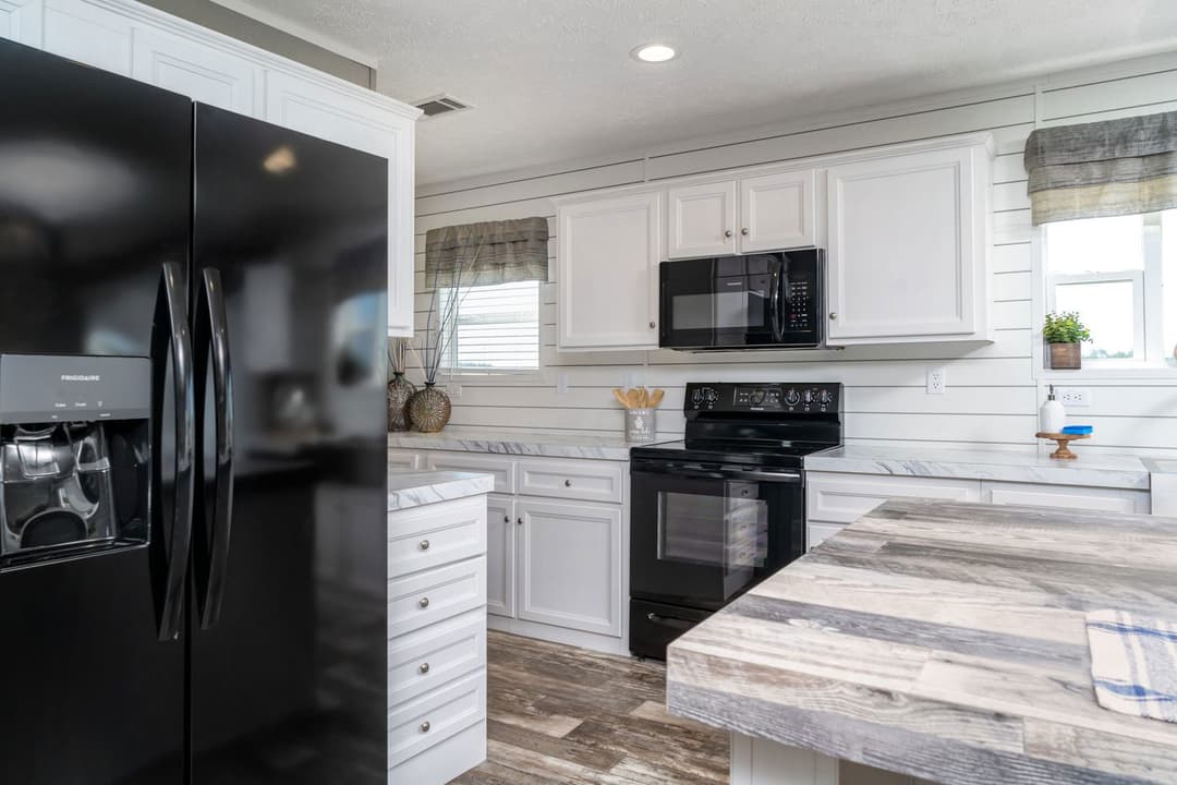 Locklear kitchen home features