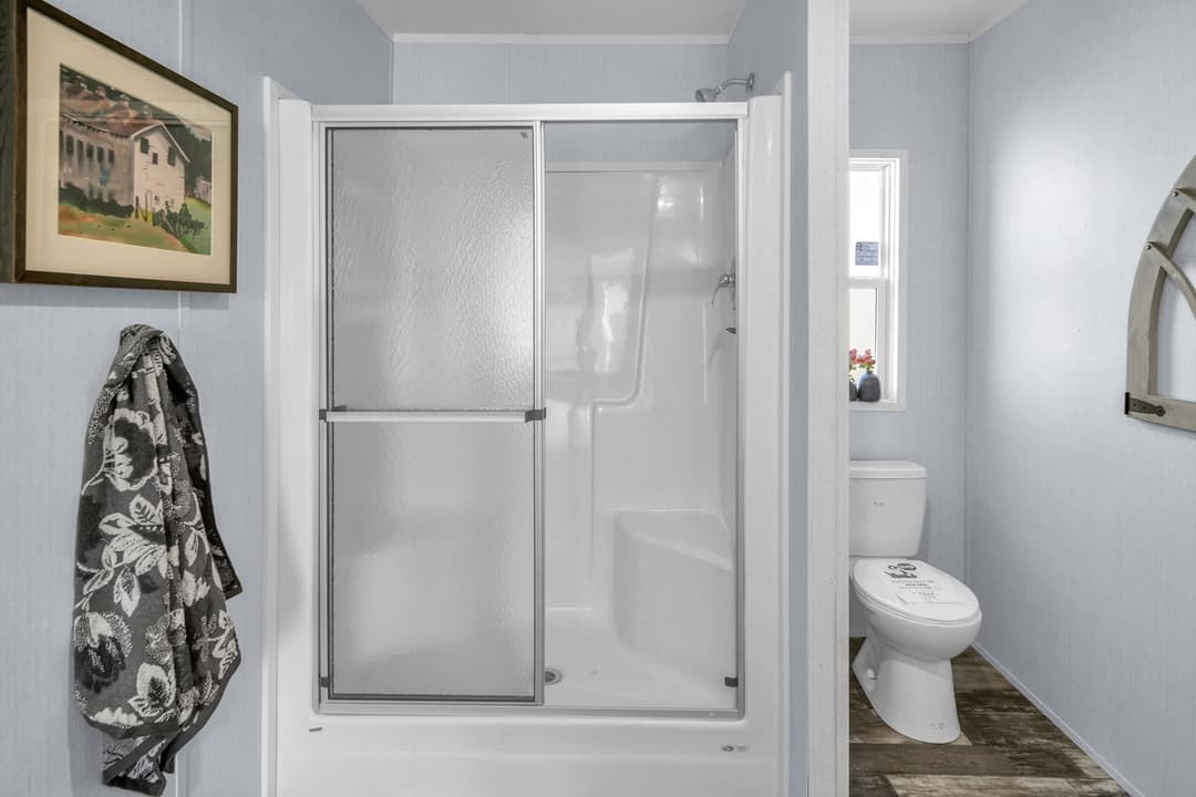Valu 28563u interior and bathroom home features