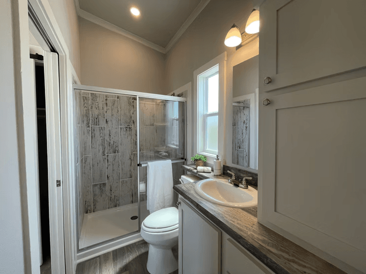 Hummingbird bathroom home features