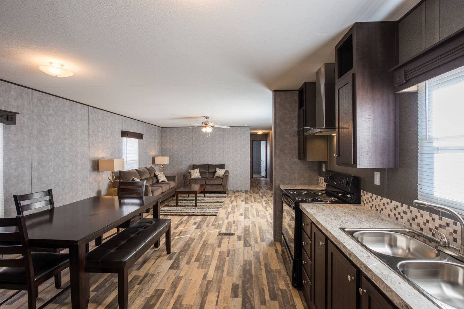 Cs1676a interior home features