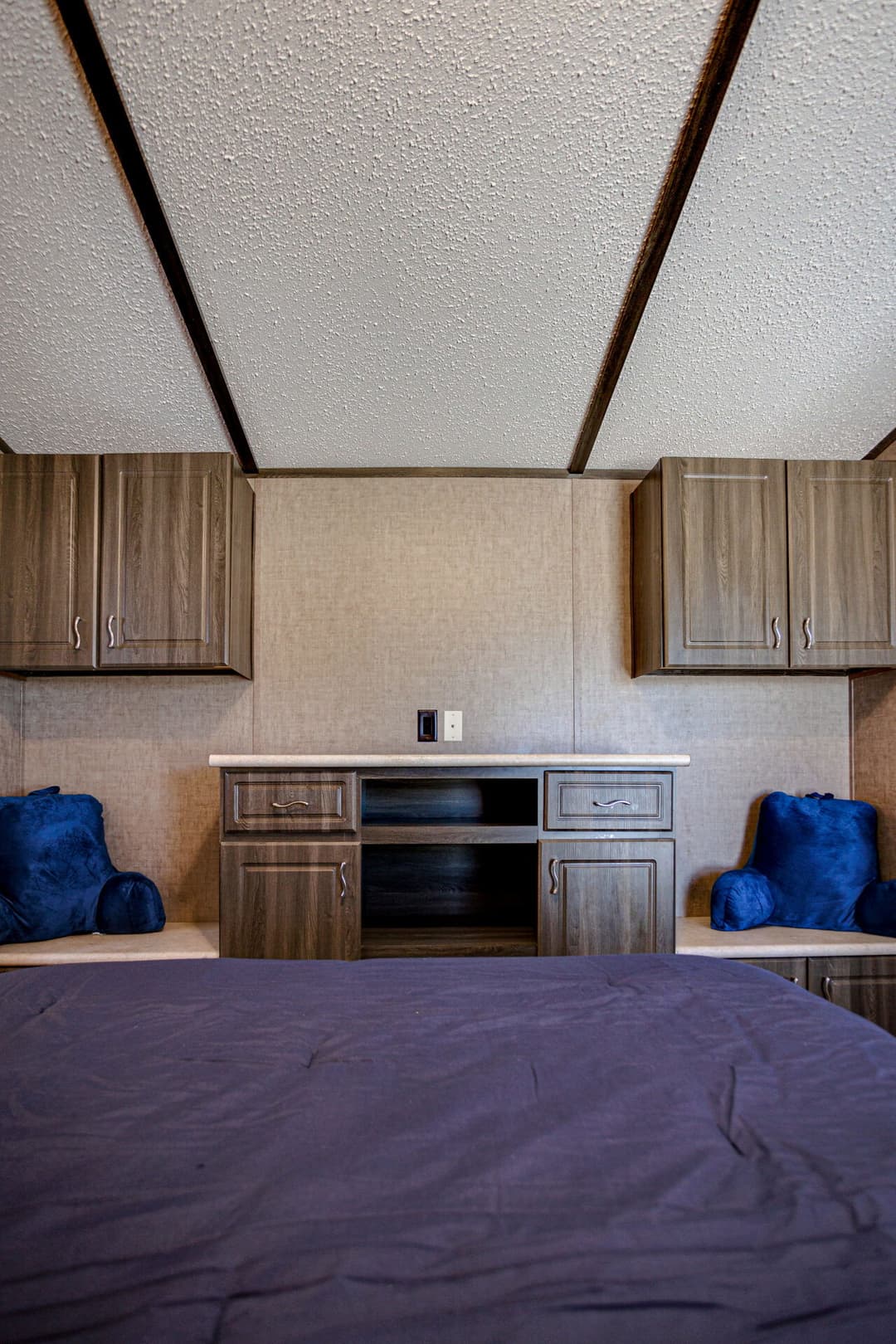 Select s-1236-11fla bedroom home features