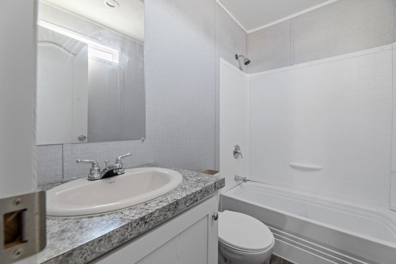 Valu premier 16683g interior and bathroom home features