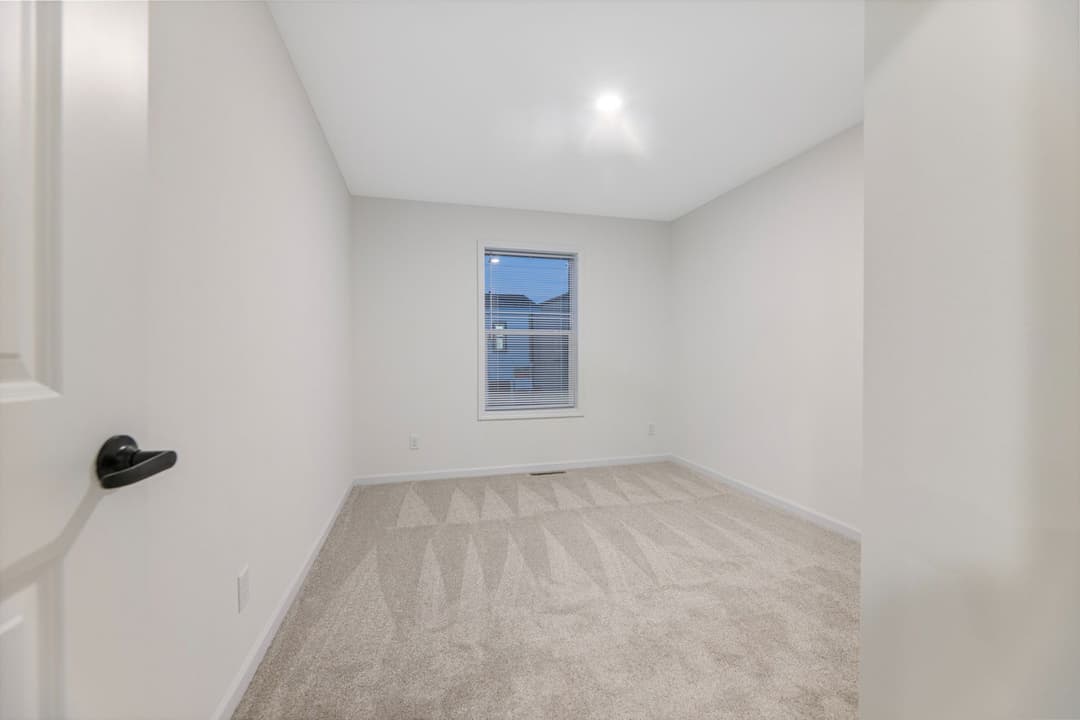 The mille lacs 184051 bedroom home features