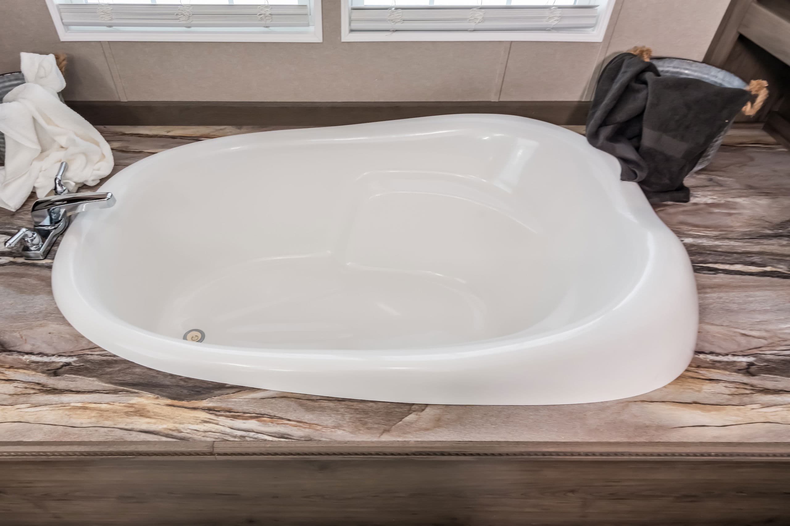 Md-44-32 housecat bathroom home features