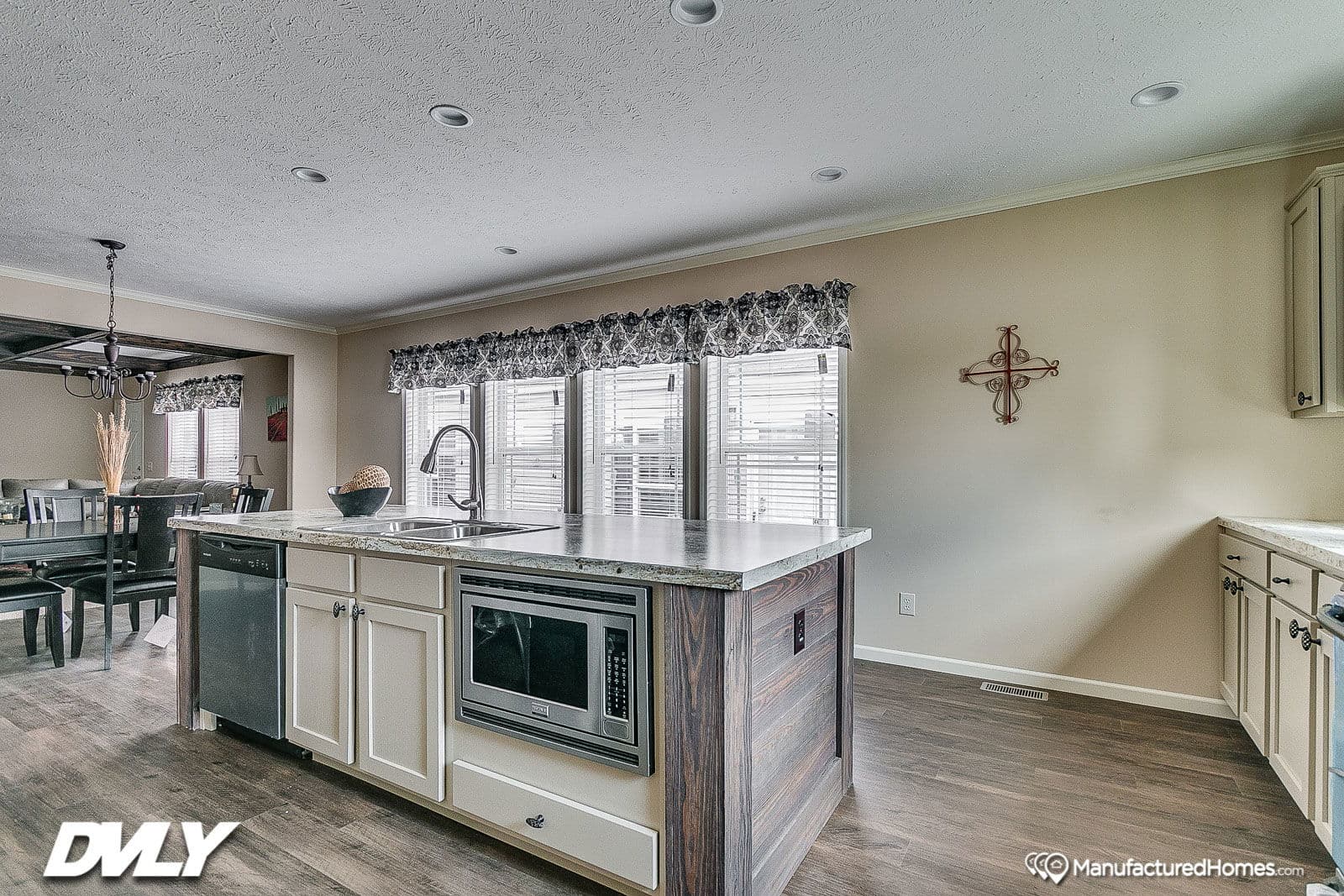 Ahaveh kitchen home features