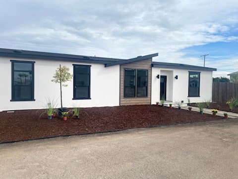 Kritzer elevation and exterior home features