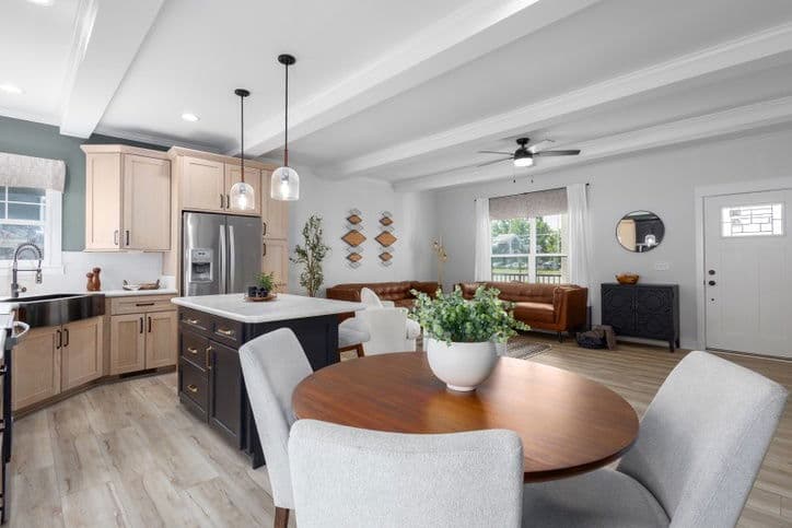 Meadowbrook 32361a interior home features