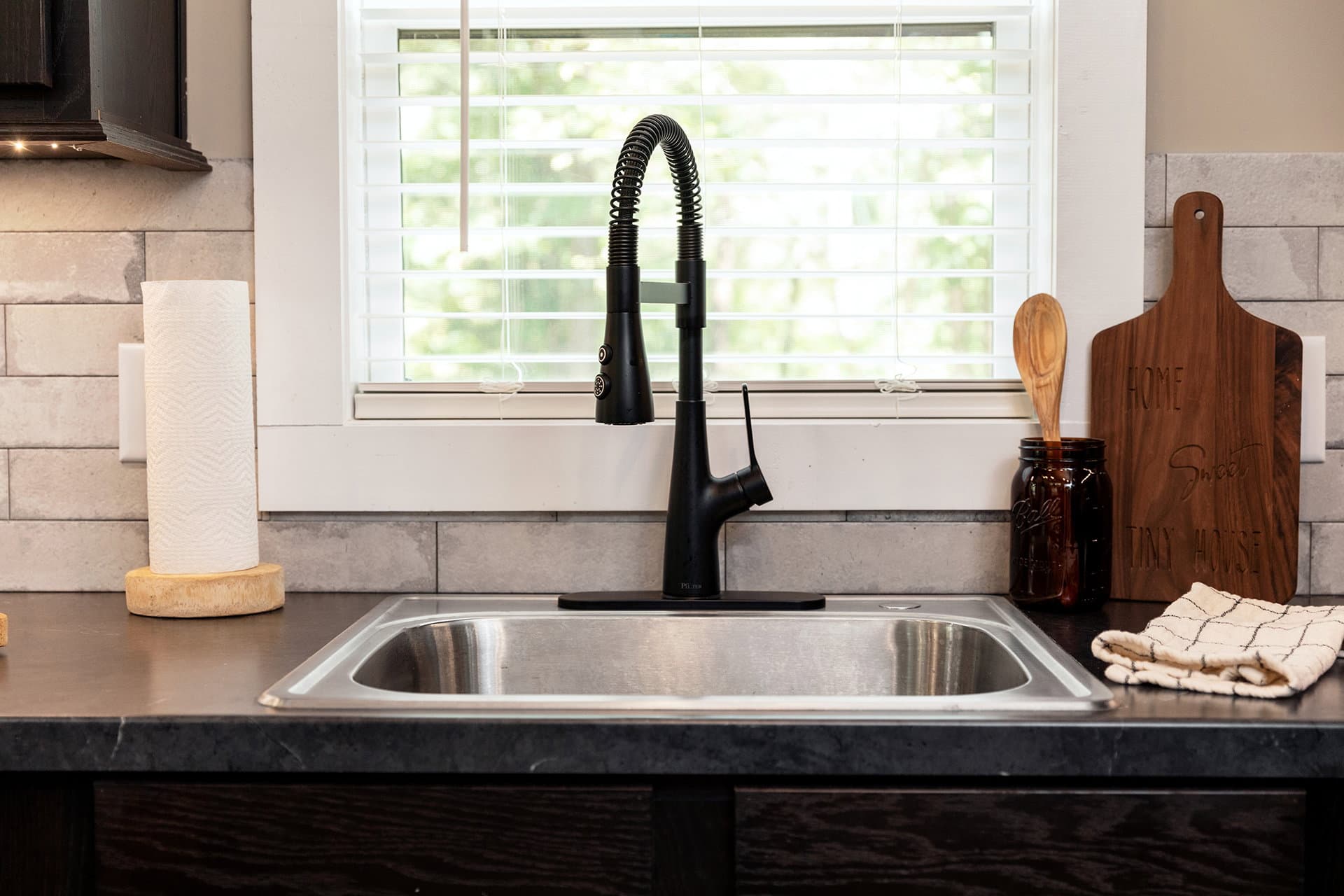 Swayback kitchen home features