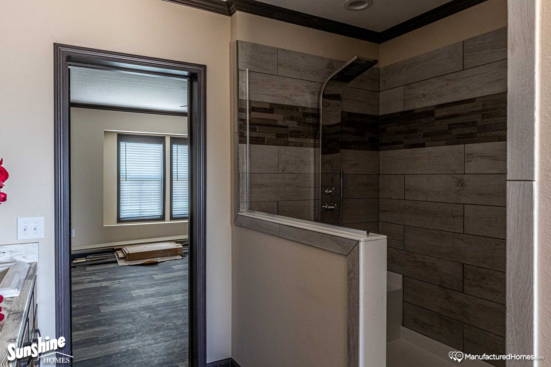 Pri3268-2004 bathroom home features