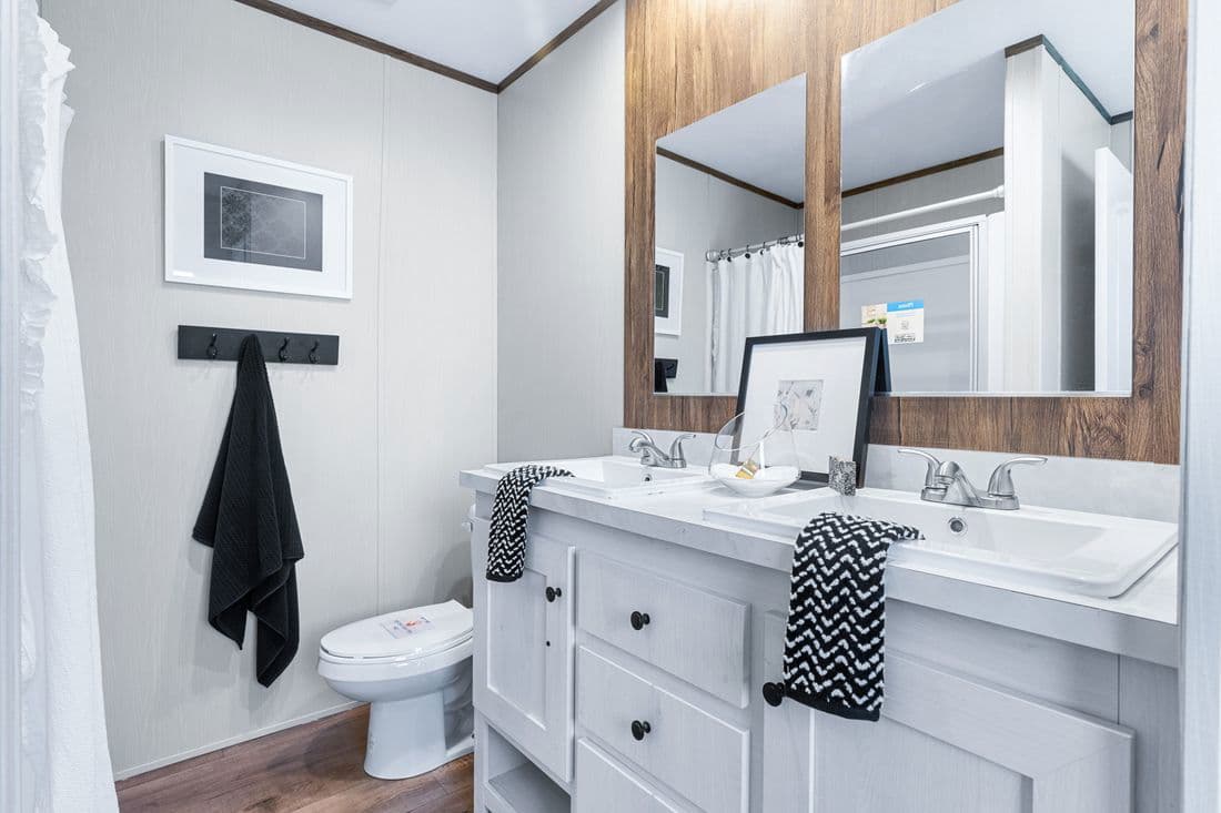 Anniversary 16763f bathroom home features