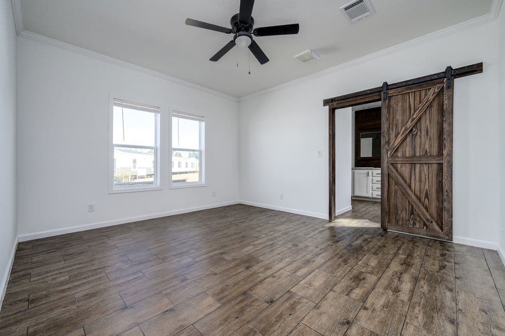 Kinderlou interior home features