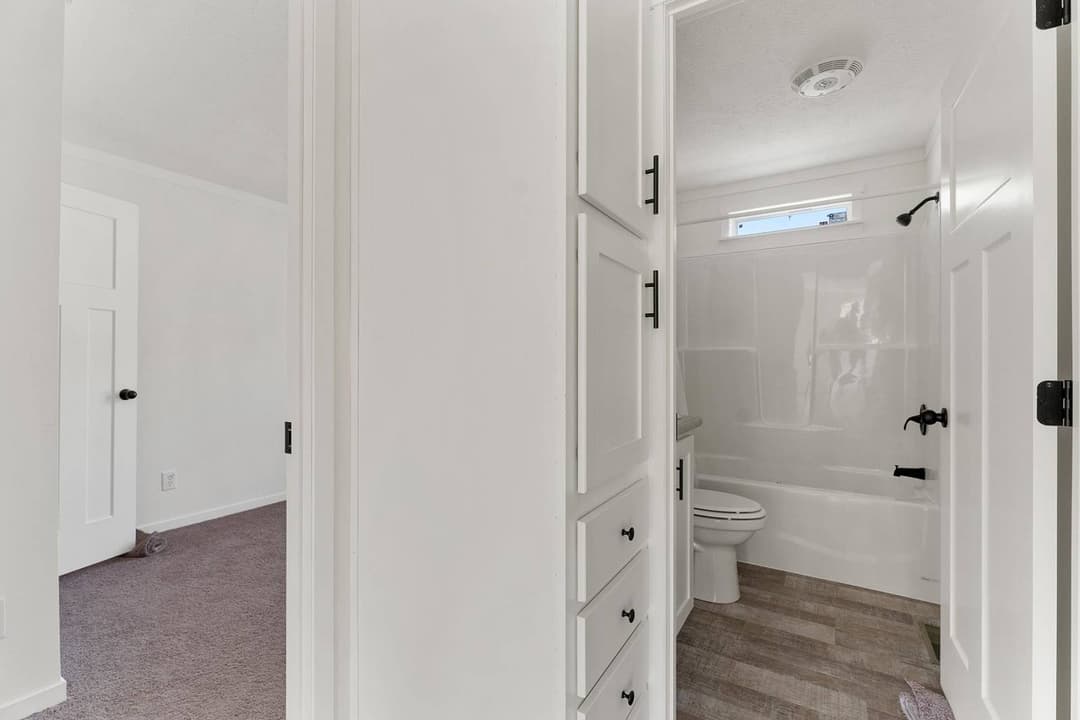 East point - insight bathroom home features