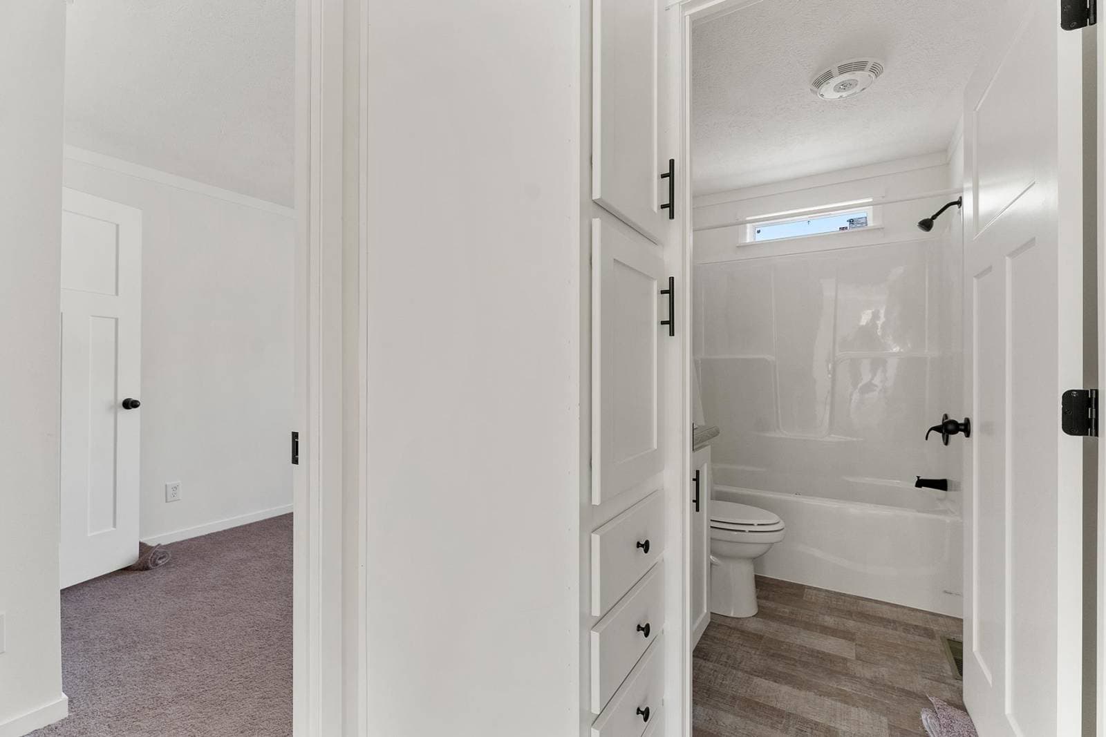 East point - insight bathroom home features