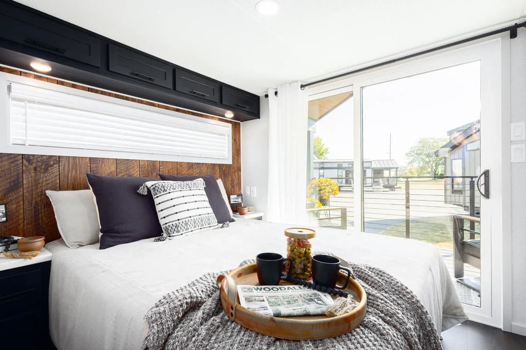 Eldorado 9033 bedroom home features