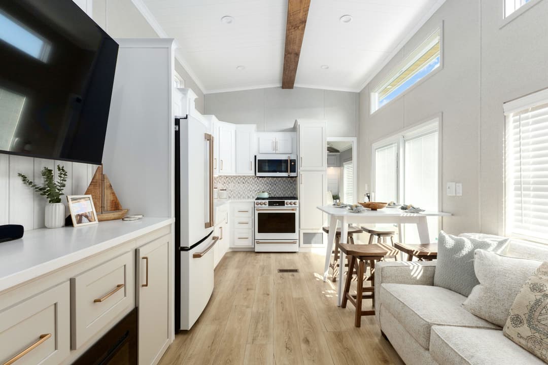 Eldorado 9092 interior home features