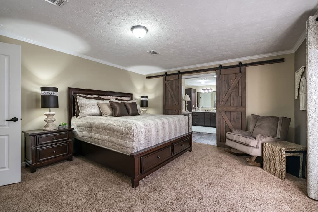 Kb-3244 bedroom home features