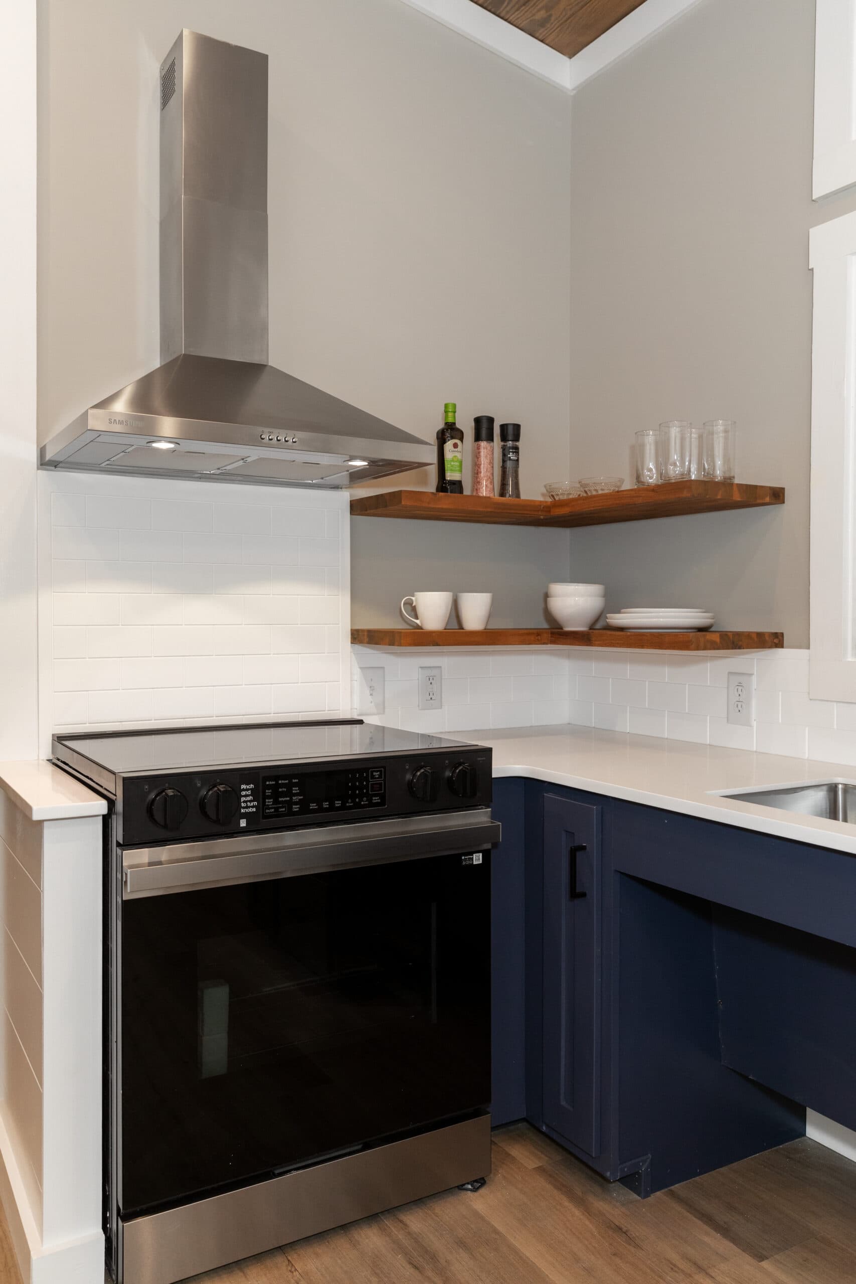 Blue springs kitchen home features