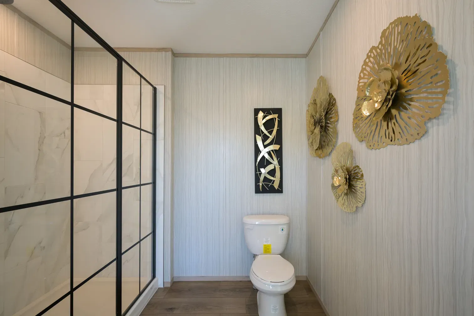 Tiger's eye bathroom home features