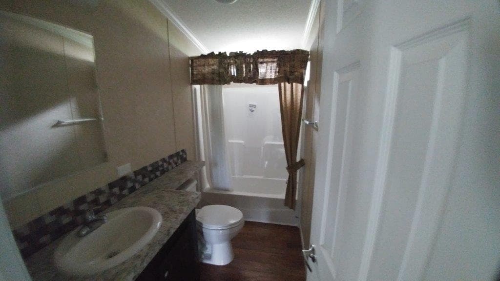 Brandon 2866 bathroom home features