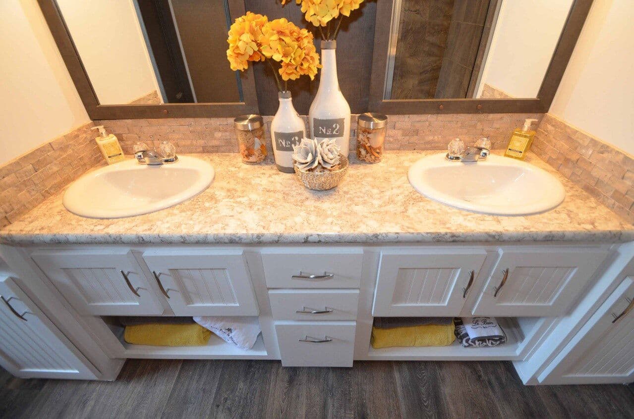 Benbrook 30643b bathroom home features