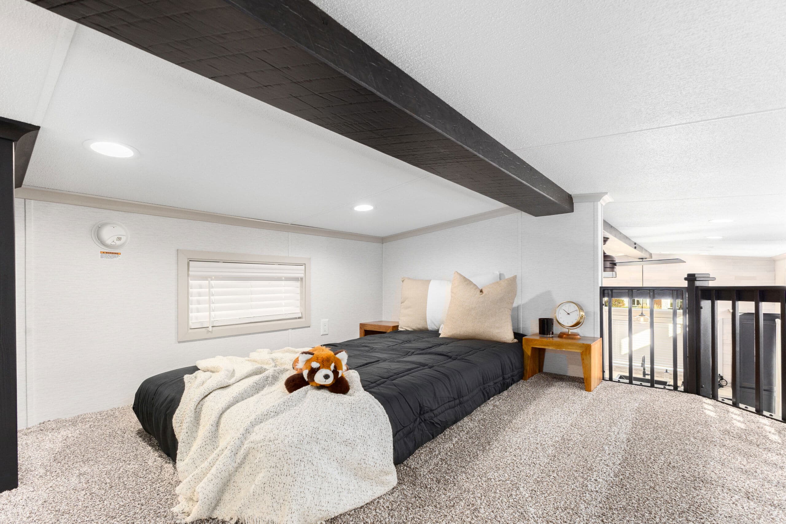 Island 6376 bedroom home features