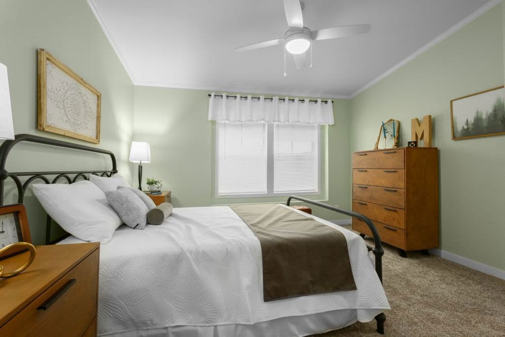 3w1501-p bedroom home features