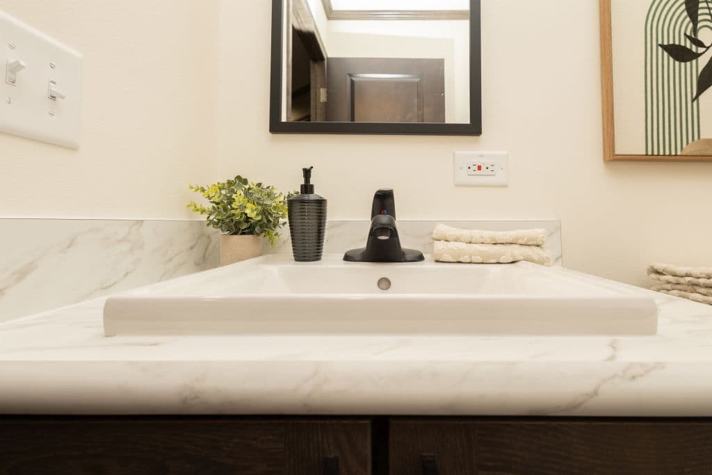 1w1048-v bathroom home features