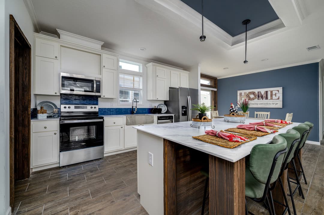 Daphne kitchen and hero home features