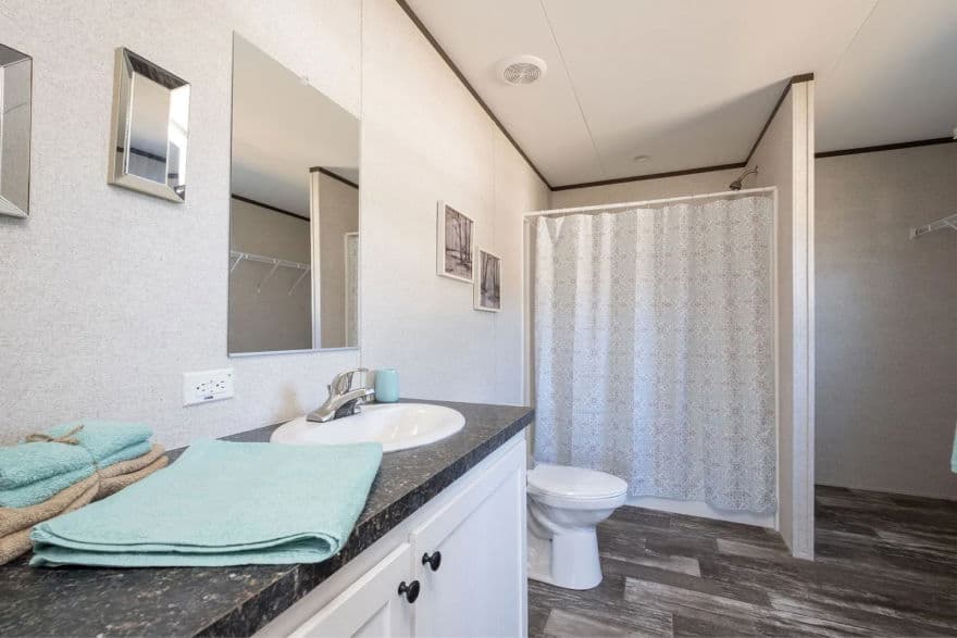 Plumosa bathroom home features