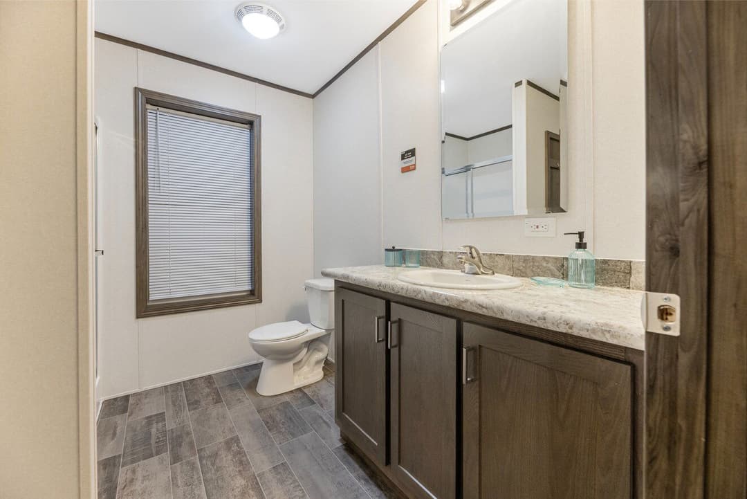 Vista 193500 bathroom home features