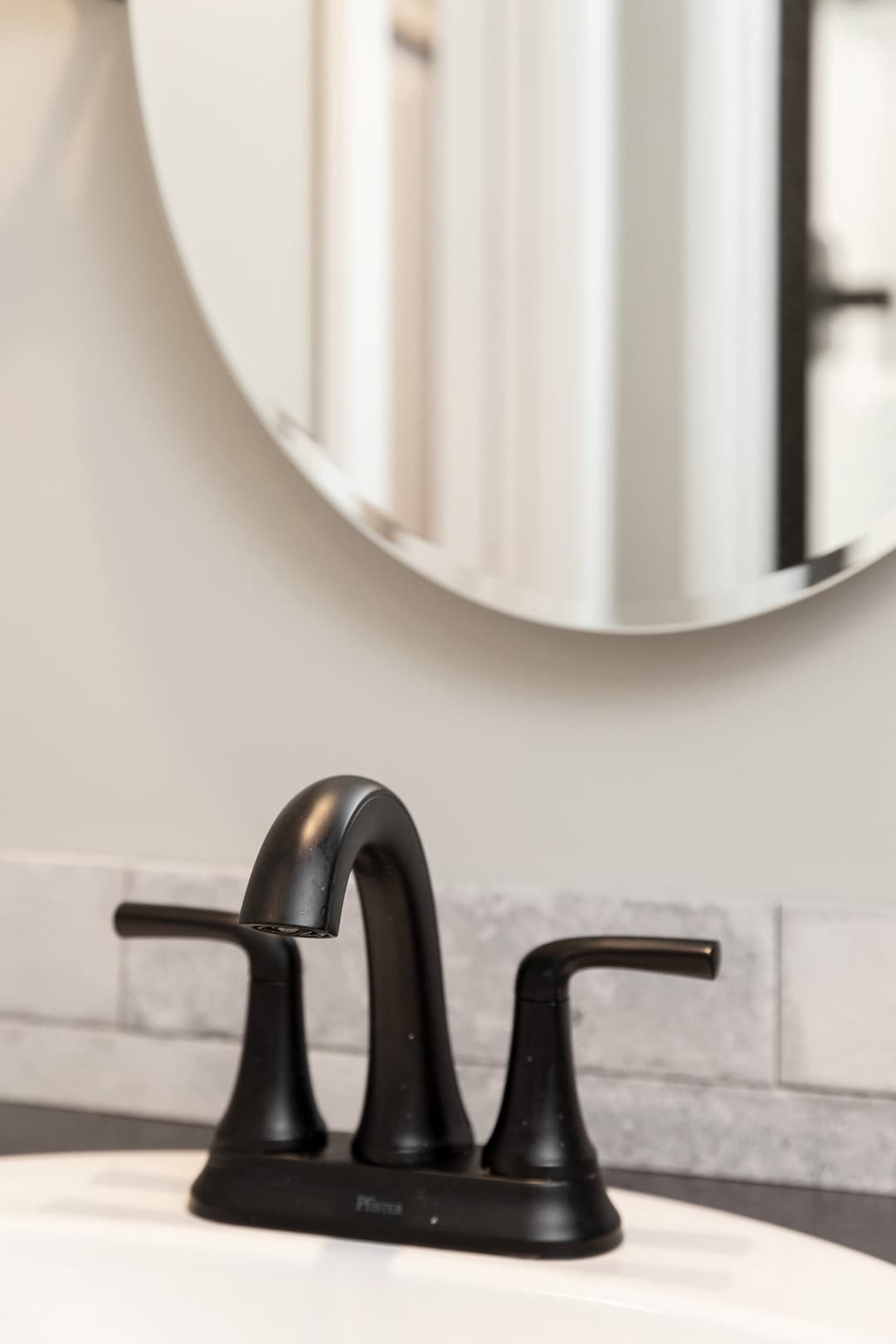 Swayback bathroom home features