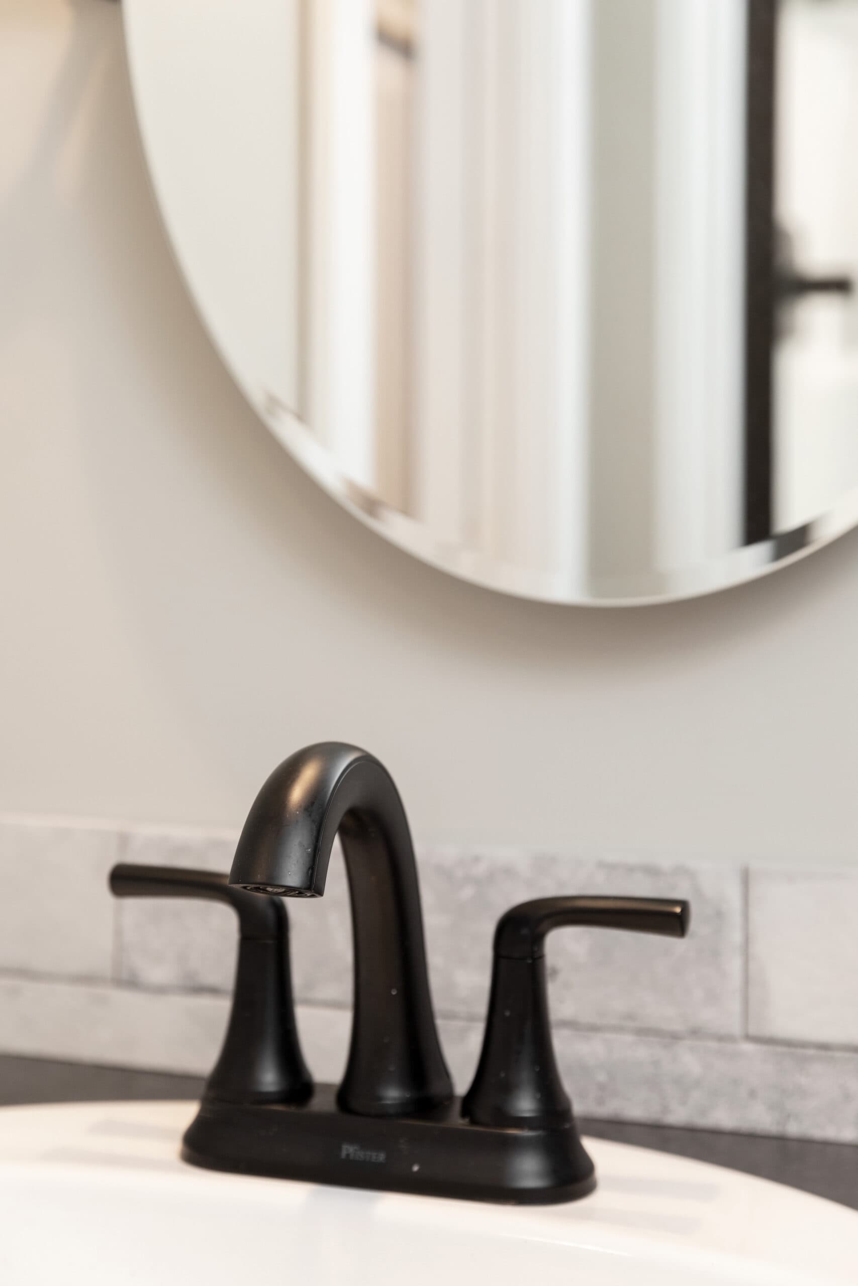 Swayback bathroom home features