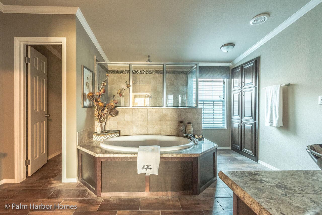 Hacienda ii 41664a bathroom home features