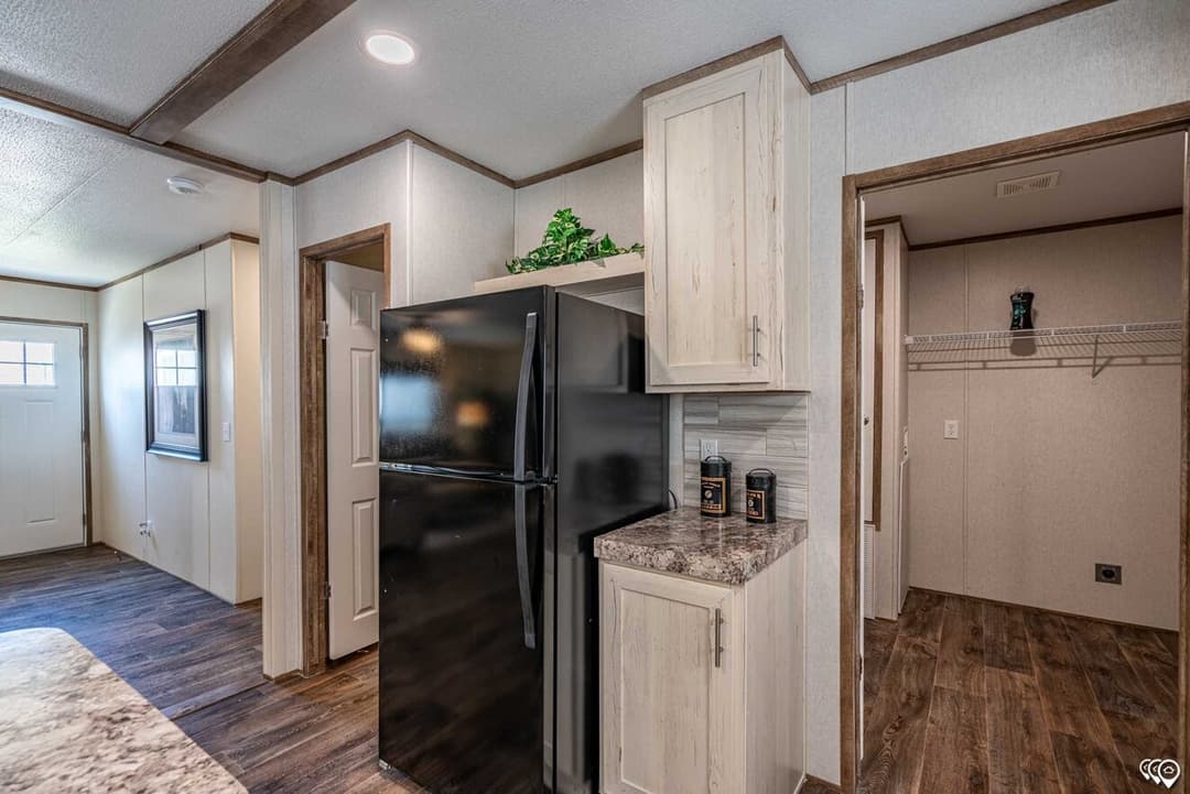 Pinnacle 28563p kitchen home features