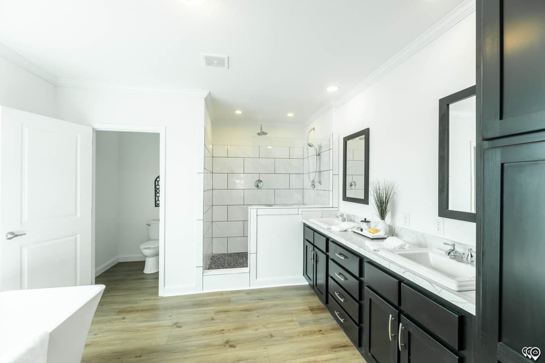 Pri3268-2069 bathroom home features