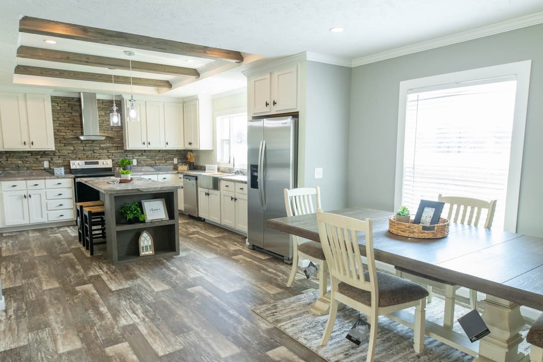 Lynn kitchen home features