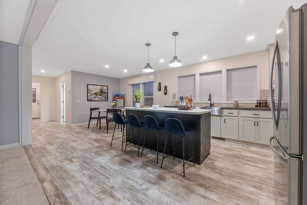 The mille lacs 184051 kitchen home features