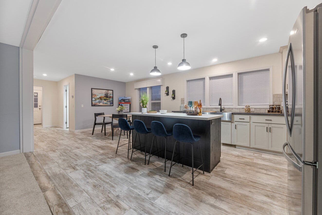 The mille lacs 184051 kitchen home features