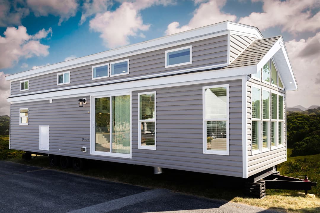 Lakeside 8104bk hero, elevation, and exterior home features