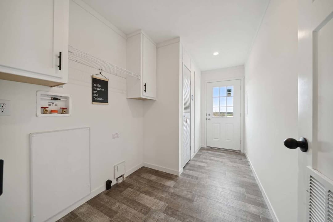 Pursuit interior home features