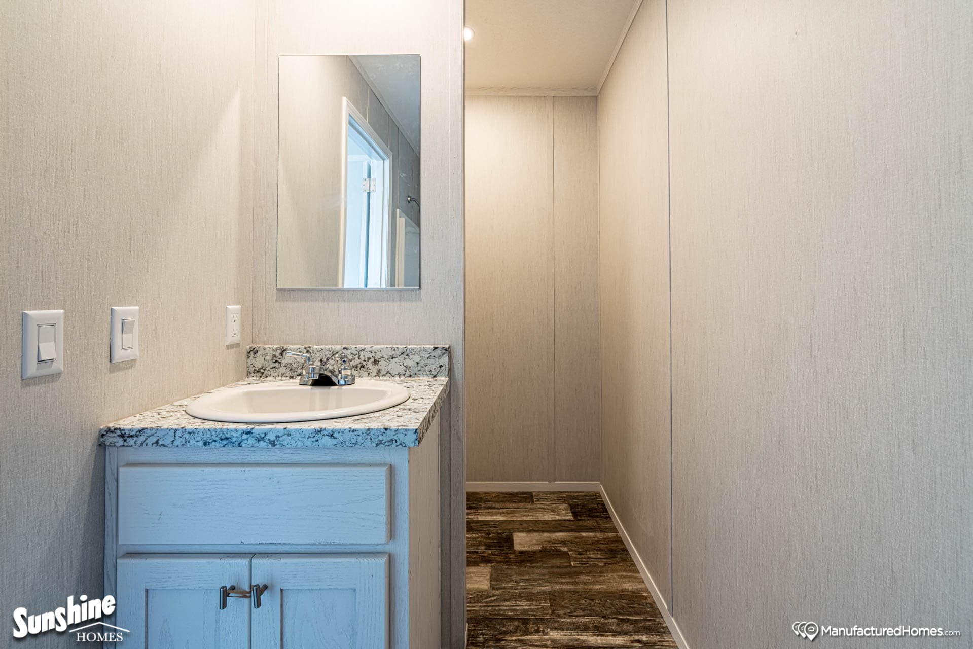 Arc1470-7000 bathroom home features