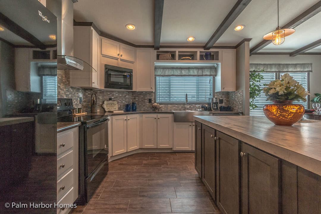 Arlington 30483a kitchen home features