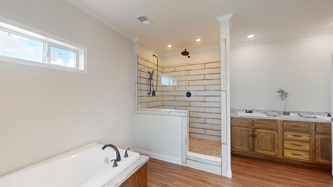 Pri4784-3503 bathroom home features