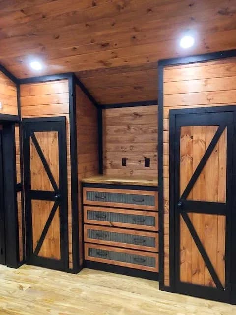 Base camp | 4b 103 interior home features