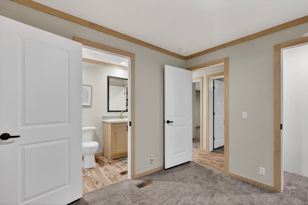 Ignition 32704e bedroom home features