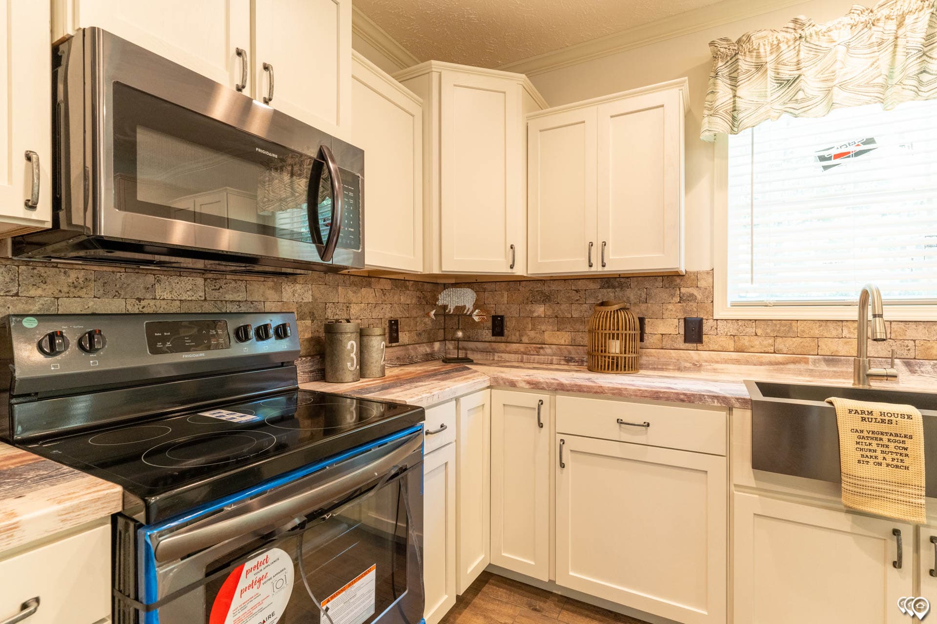 Aimon b 4br kitchen home features