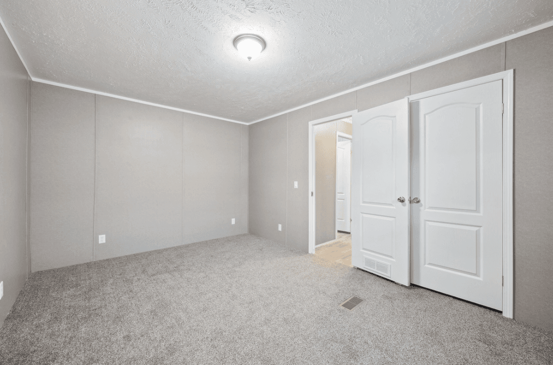 Md-116 lakeside bedroom home features