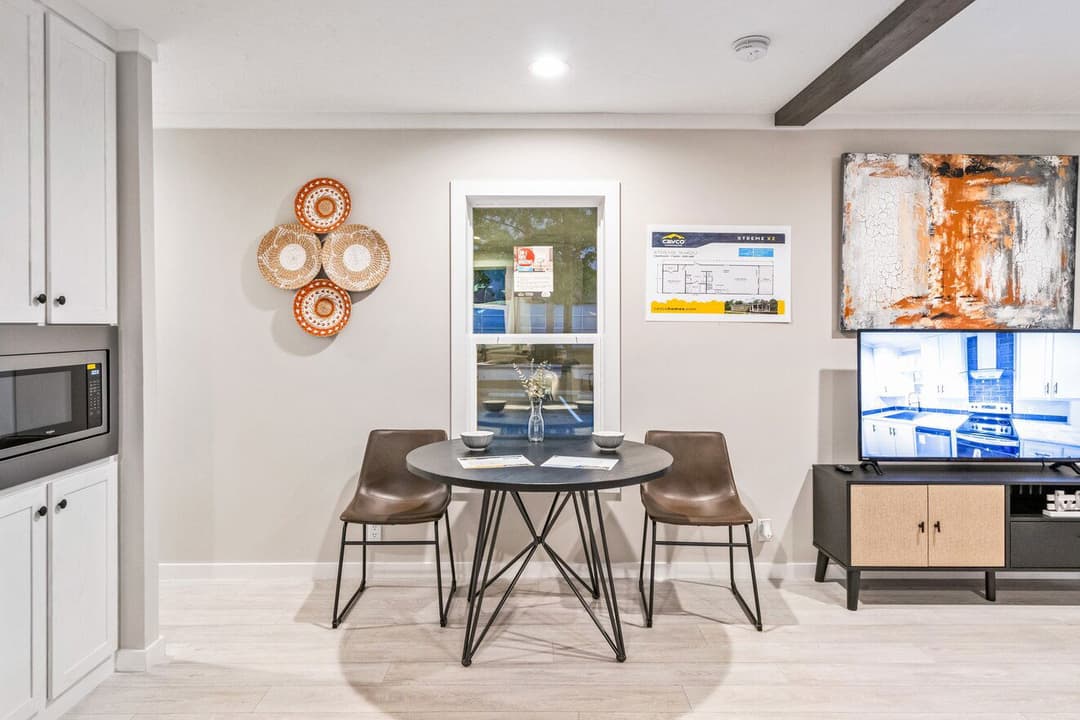 Urban 16462u interior home features