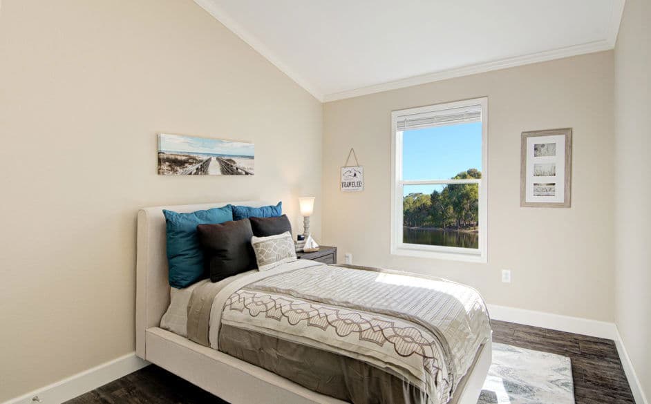 Eagle j56fp8 bedroom home features