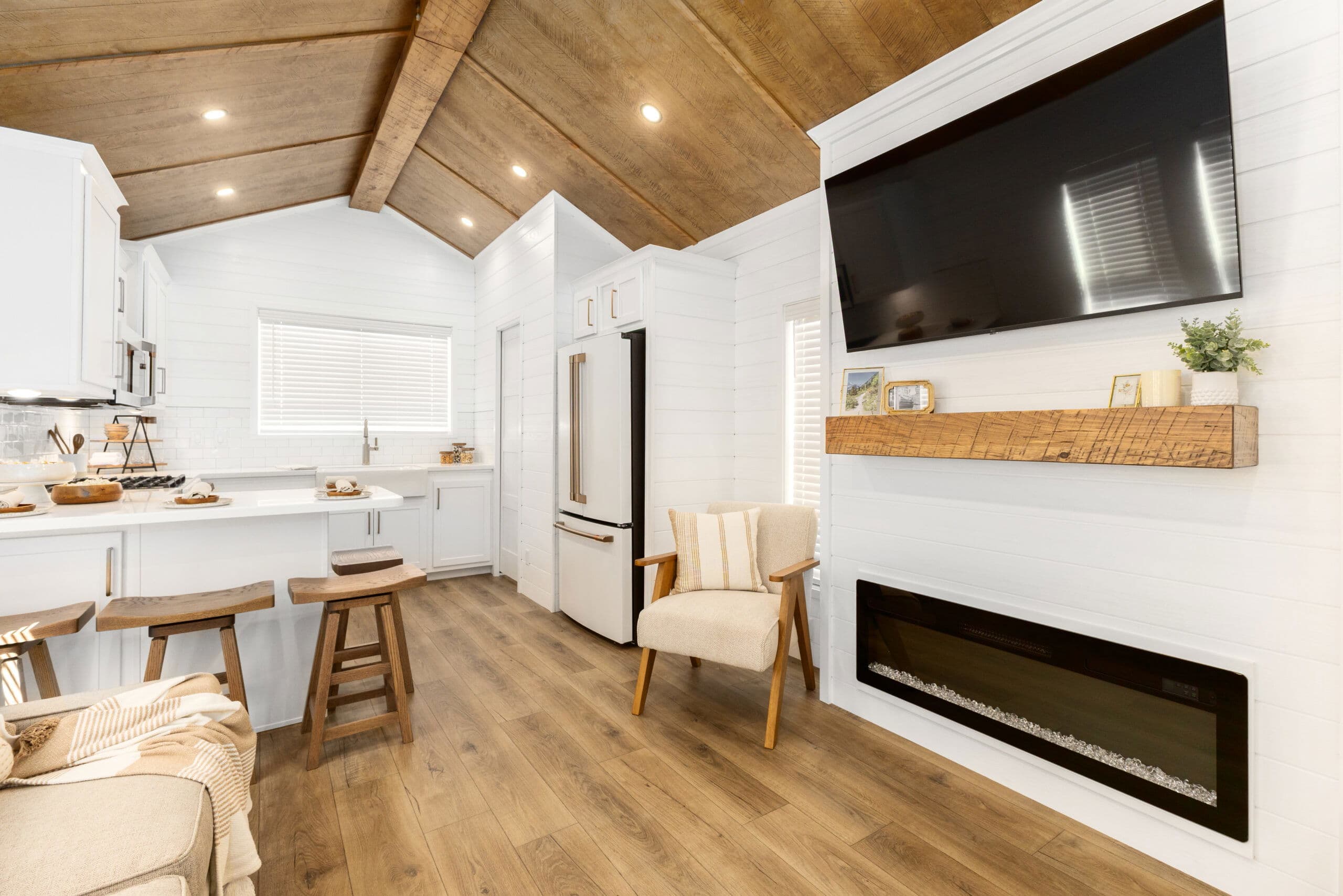 Eldorado 9101 interior home features